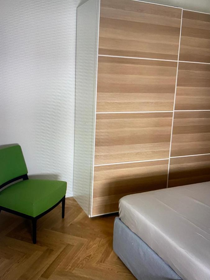 Milano: Incantevole In Pieno Centro - Fancy Yellow Appartement *